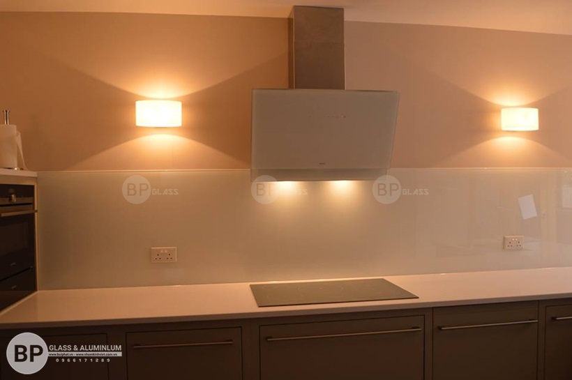 Lắp kính ốp bếp nhà Anh Quỳnh Xã Đàn